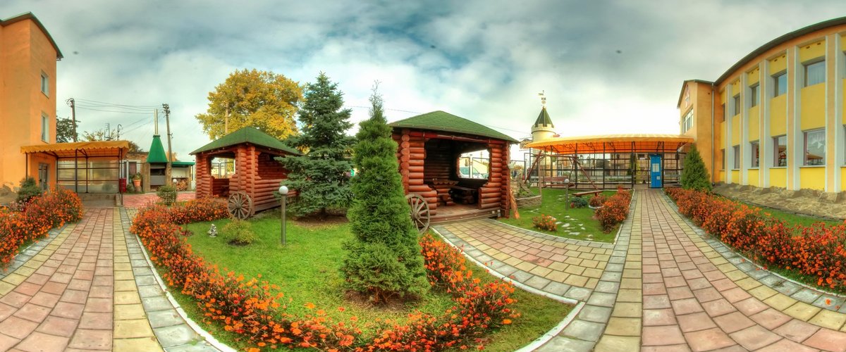 Двір, альтанки