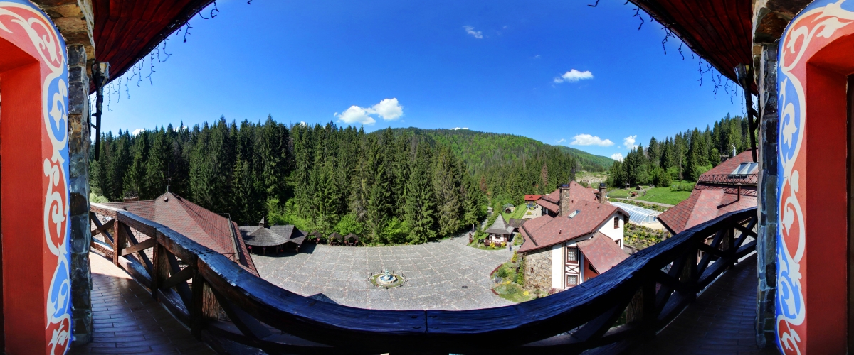 The view from the panoramic balcony apartment «Vezha»
