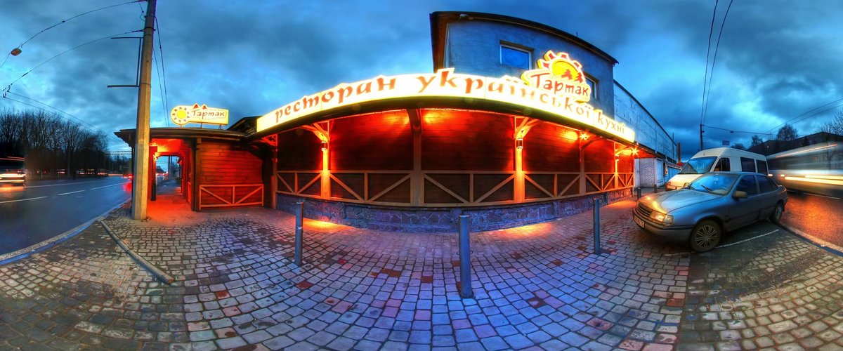 Фасад, вигляд увечері