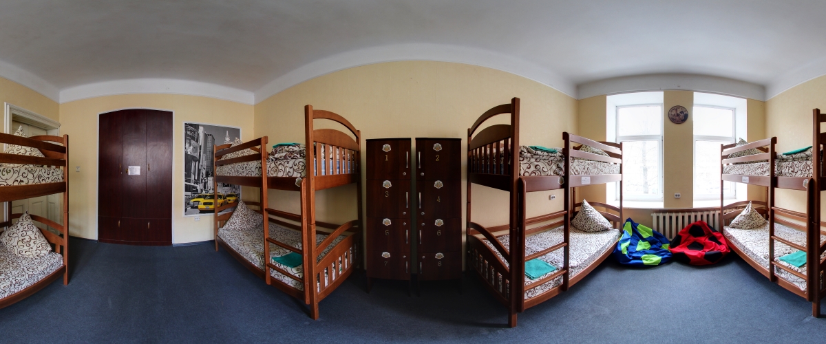 8-bed room
