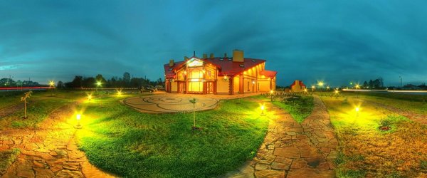 Вигляд готелю уночі