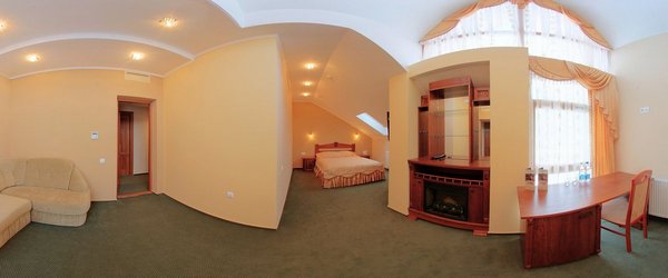 Двомісний люкс з широким ліжком