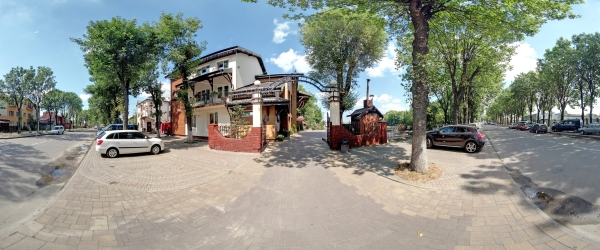 Ресторан На Озері, вхід
