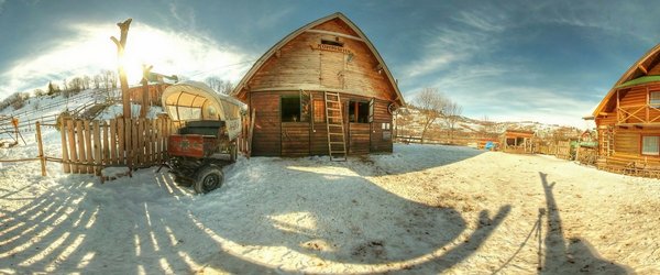 Конюшня, Гуцульський котедж