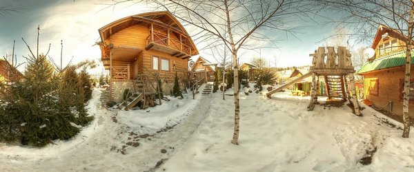 Гуцульський котедж, сходи до конюшні