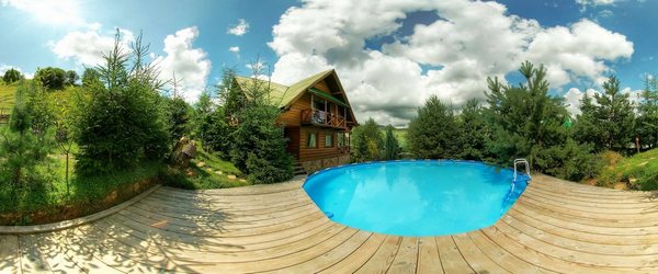 Басейн влітку