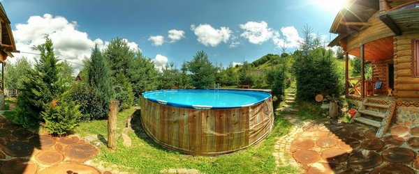 Басейн влітку