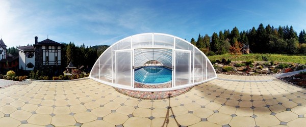 Біля басейну. Осінь 2013