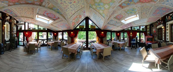 Крита тераса ресторану Трапезна