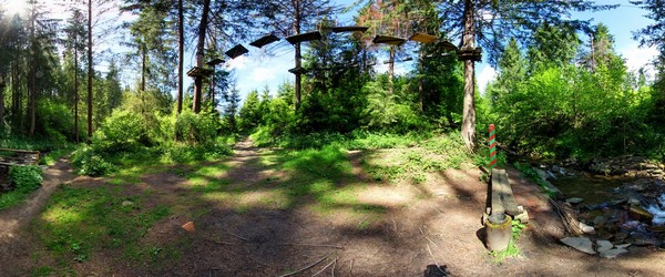 Мотузковий парк. Біля потічків