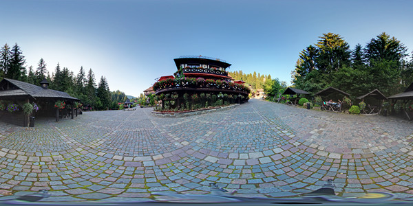 Фасад біля тераси, літо 2017