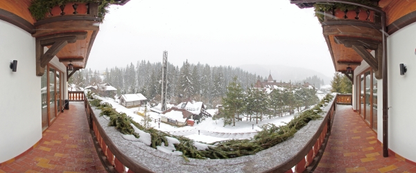 Зима (лютий 2018). На терасі 2-го поверху котеджу