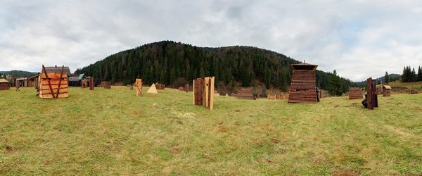 Пейнтбольний майданчик. Осінь, після дощу