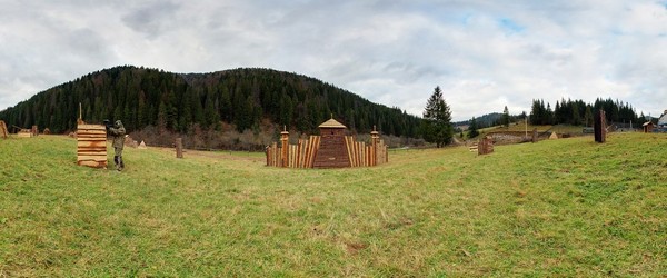 Пейнтбольний майданчик. Осінь, після дощу