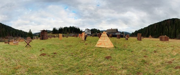 Пейнтбольний майданчик. Осінь, після дощу