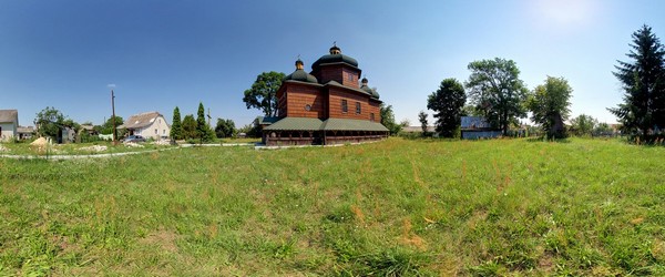Подвір’я храму, дзвіниця