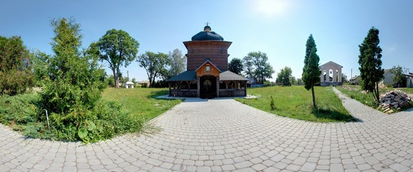 Подвір’я храму