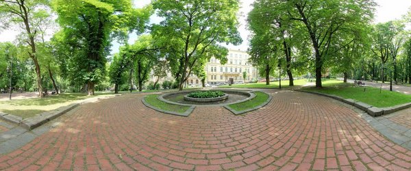 Центральна алея, вул. С. Крушельницької