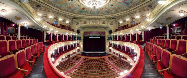 2 балкон театру