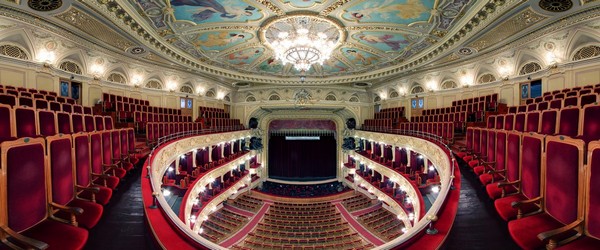 3 балкон театру