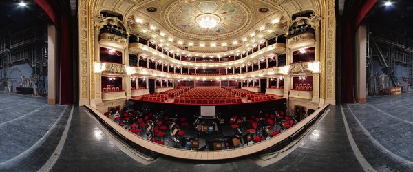 Вигляд зі сцени