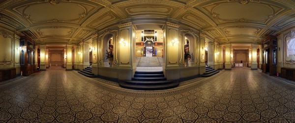 Вестибюль театру