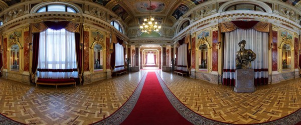 Дзеркальна зала театру