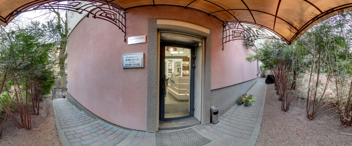 Вход в салон