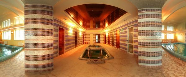 Басейн, вихід до саун