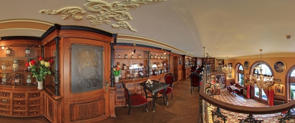 Столики на балкончике