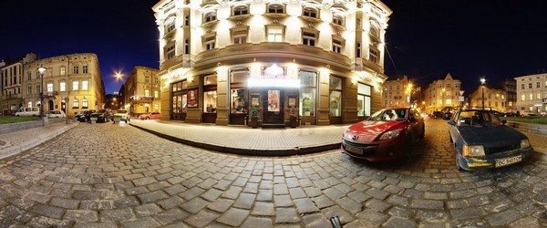 Вечірній фасад