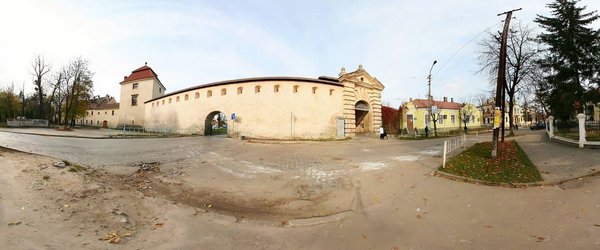 UKR_(brama_zvirenecka_park)