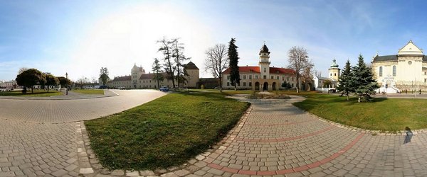 UKR_(ratusha_kostel)